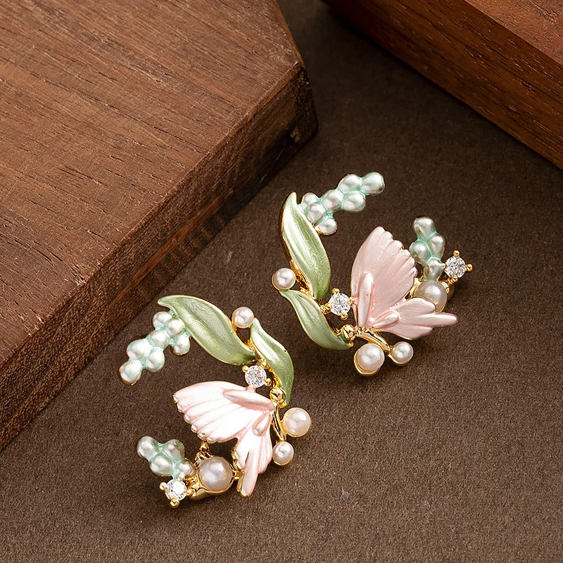 Super fairy sweet temperament fairy style oil paint inlaid pearl earrings niche personality versatile commuting earrings