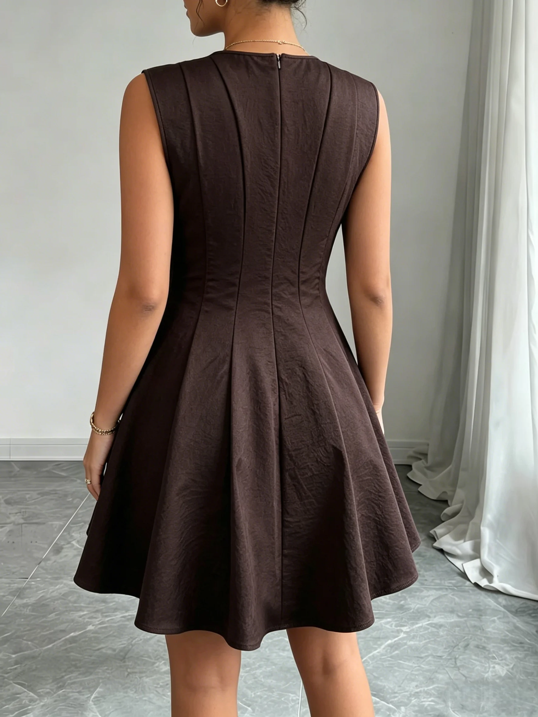 Women Mini Dress Sleeveless Crew Neck Seamed Waist A-Line Dress Chic Spring Summer Casual Date Brunch Club Night Party Dresses