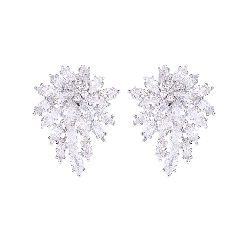Spring and summer new high-grade delicate micro-inlaid zircon snowflake earrings female s925 silver needle niche design earrings
