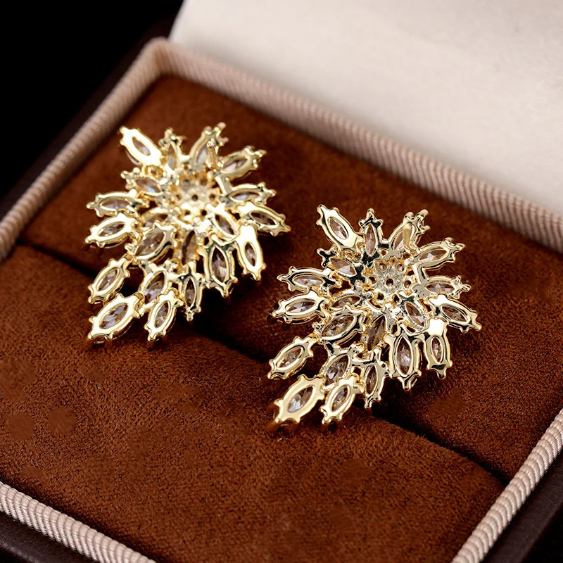 Spring and summer new high-grade delicate micro-inlaid zircon snowflake earrings female s925 silver needle niche design earrings