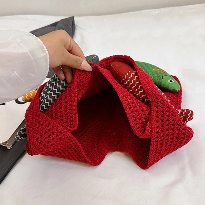Cute Little Fish Relaxed Knitted Bag 2026 Summer New Commuter Versatile Shoulder Bag Contrasting Cut Out Tote Bag