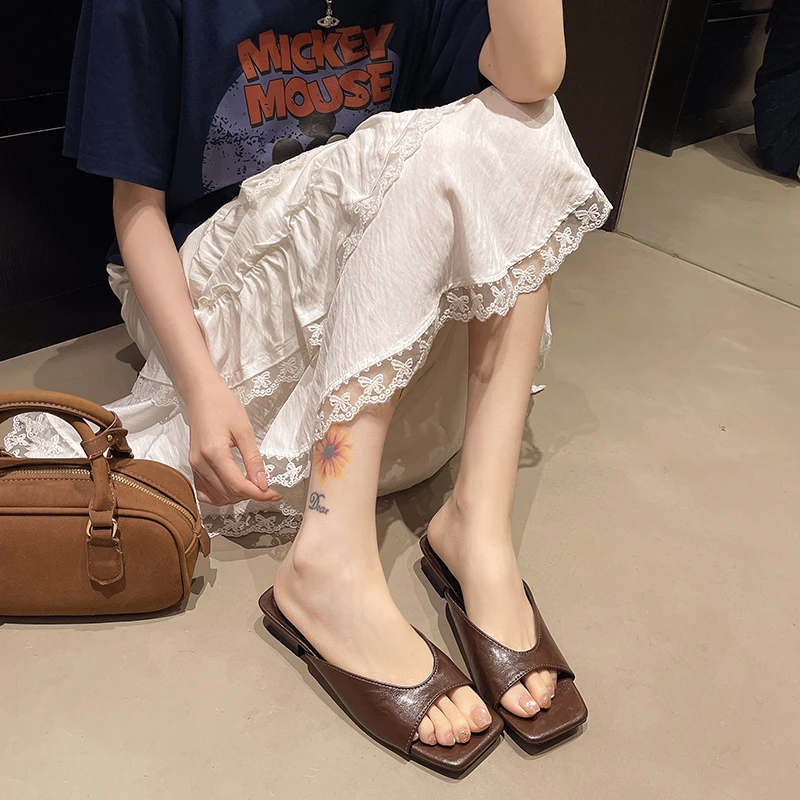 French Minimalist Retro Pointed-Toe Low-Heeled Slippers for Women, Summer Fashionable Beach Sandals with Thick Heels. Size 35-42