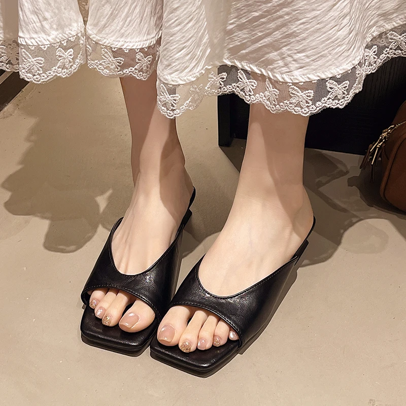 French Minimalist Retro Pointed-Toe Low-Heeled Slippers for Women, Summer Fashionable Beach Sandals with Thick Heels. Size 35-42