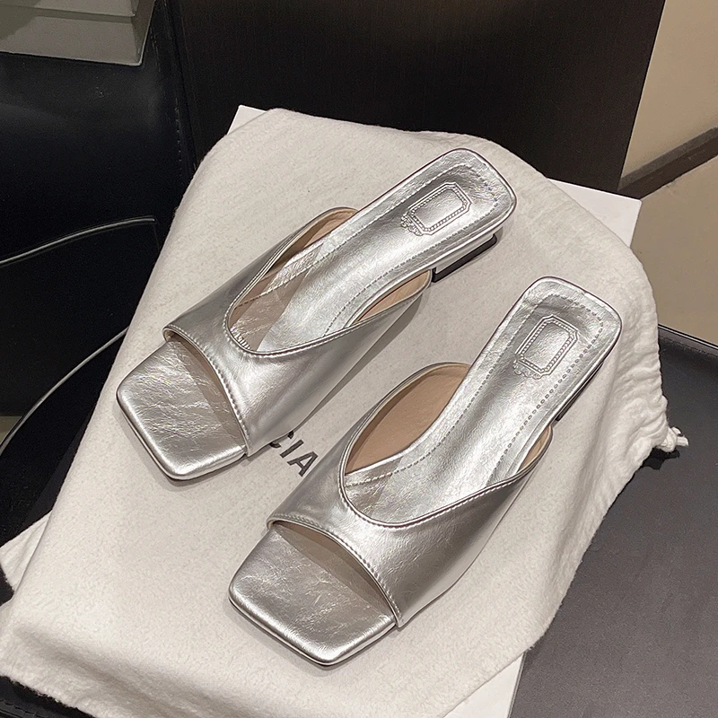 French Minimalist Retro Pointed-Toe Low-Heeled Slippers for Women, Summer Fashionable Beach Sandals with Thick Heels. Size 35-42