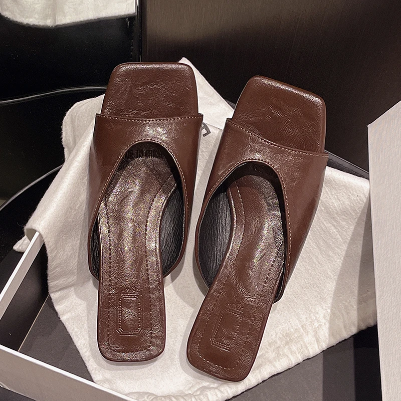 French Minimalist Retro Pointed-Toe Low-Heeled Slippers for Women, Summer Fashionable Beach Sandals with Thick Heels. Size 35-42