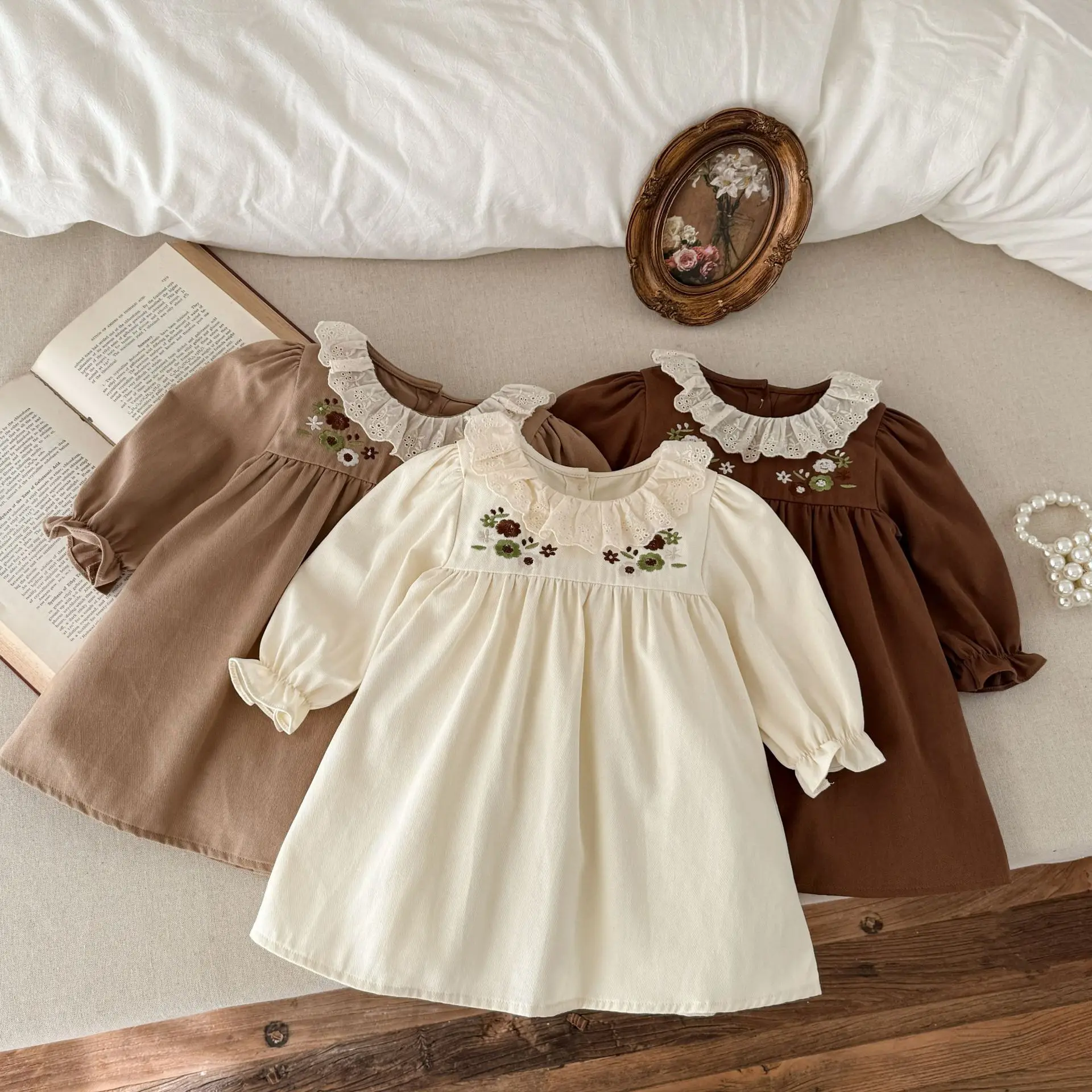 Spring and autumn girls' dress, Korean style, lace collar and embroidered long-sleeved cotton dress, a fashionable and versatile
