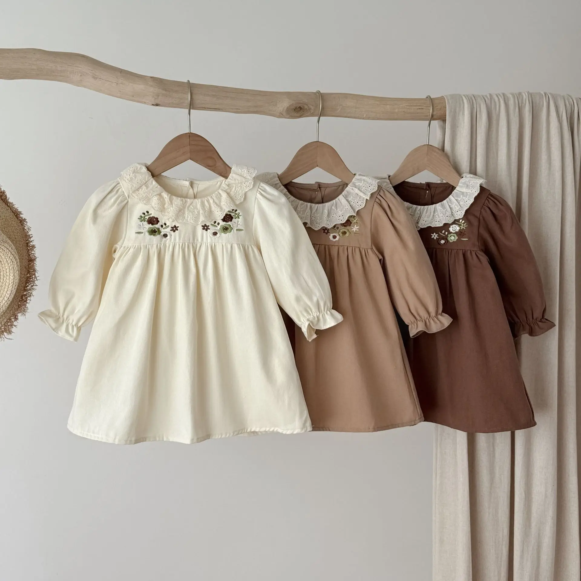 Spring and autumn girls' dress, Korean style, lace collar and embroidered long-sleeved cotton dress, a fashionable and versatile