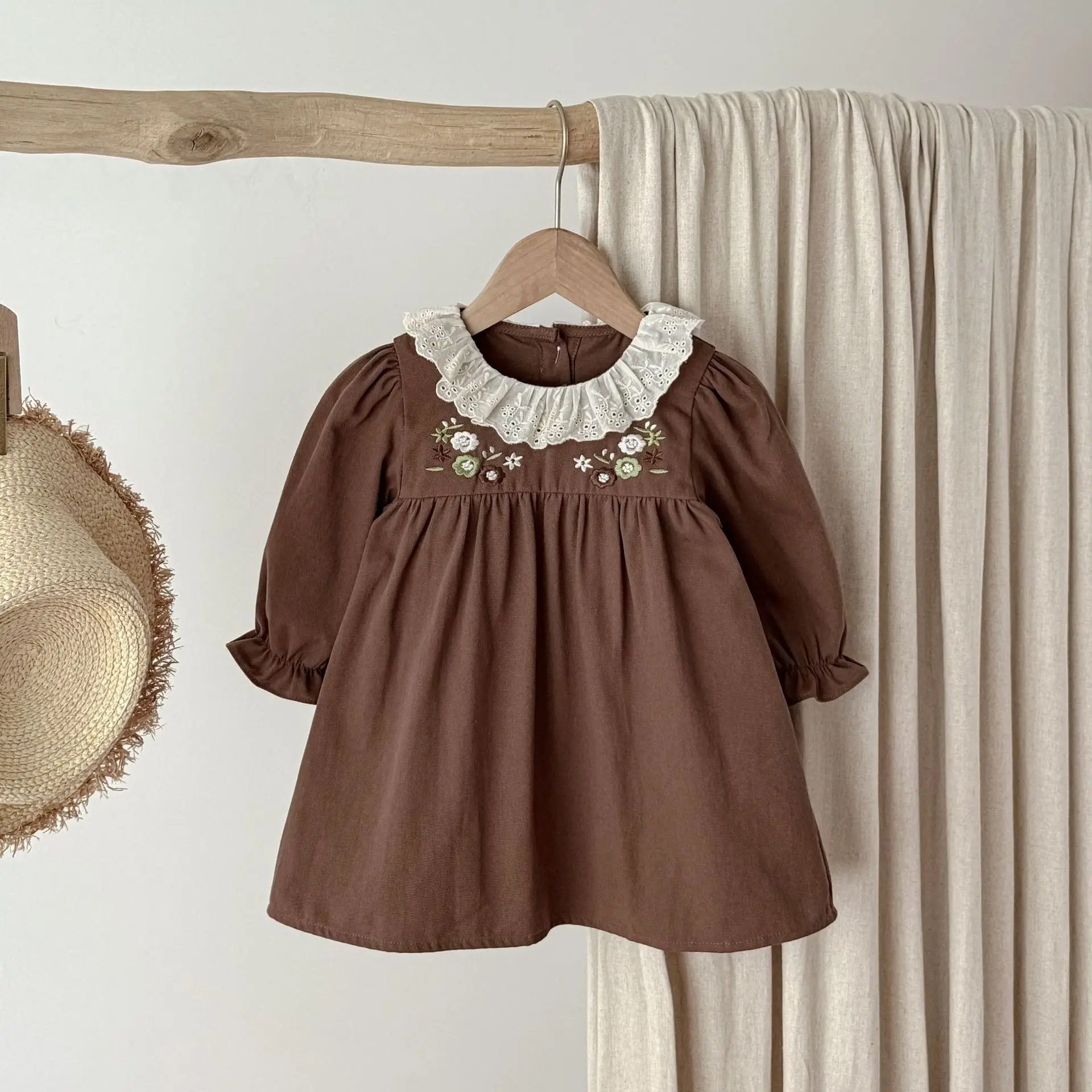 Spring and autumn girls' dress, Korean style, lace collar and embroidered long-sleeved cotton dress, a fashionable and versatile