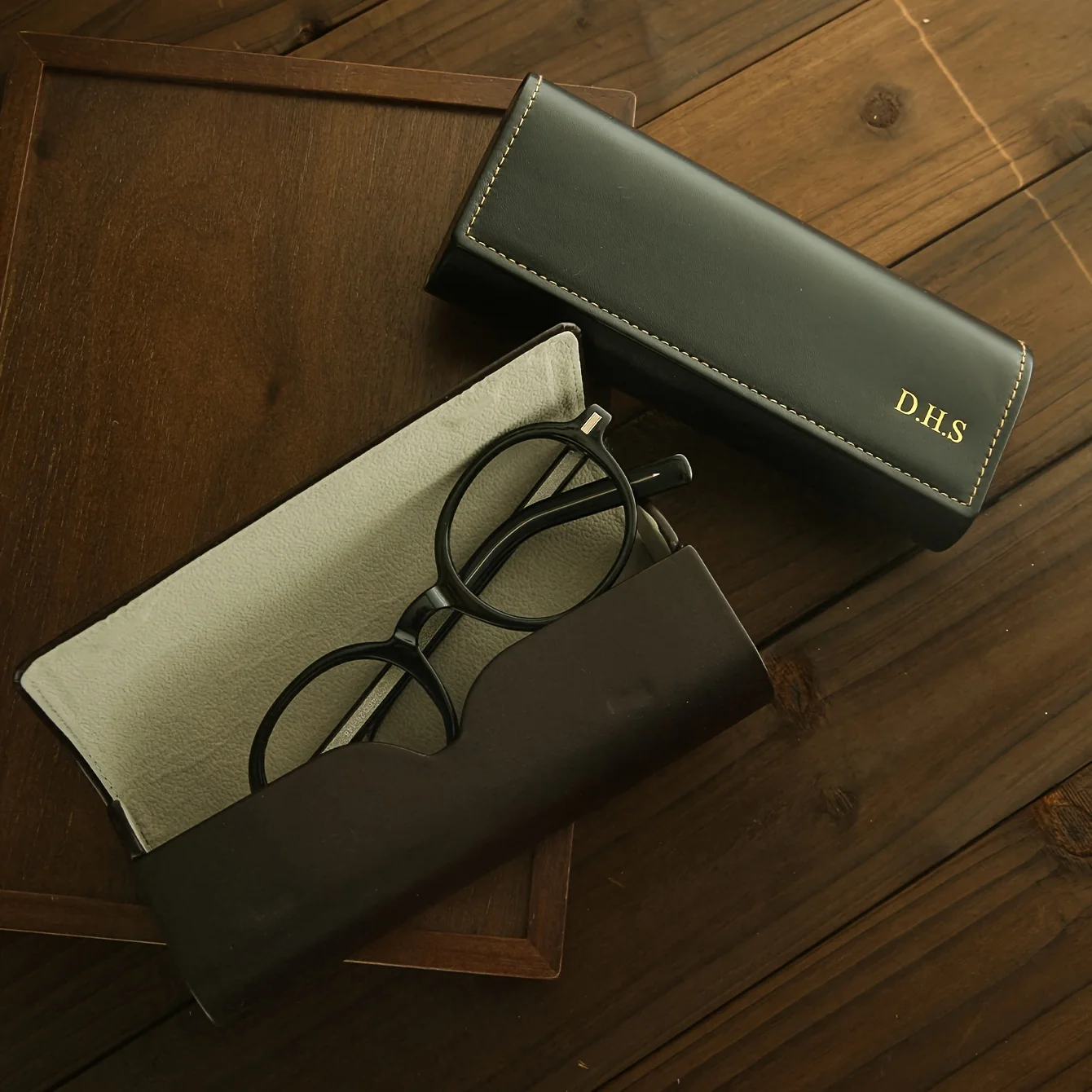 Customized Name Initials Glasses Box Vintage Protective Waterproof Travel Glasses Case Leather Woman Man Sunglasses Storage Box