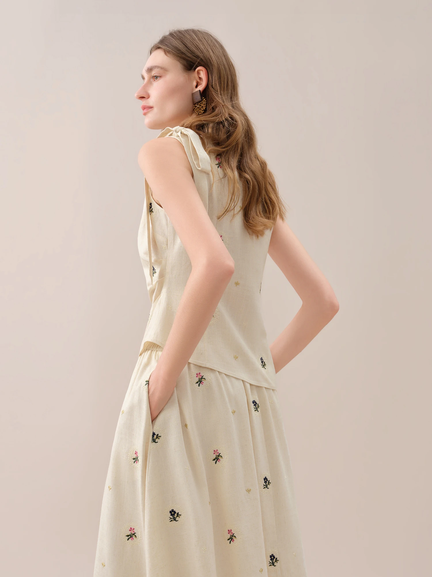 FSLE【Premium Series】Fashionable Embroidered Sleeveless Top and Tulip Skirt Elastic Waist Retro Women 2026 Summer New Arrival Set