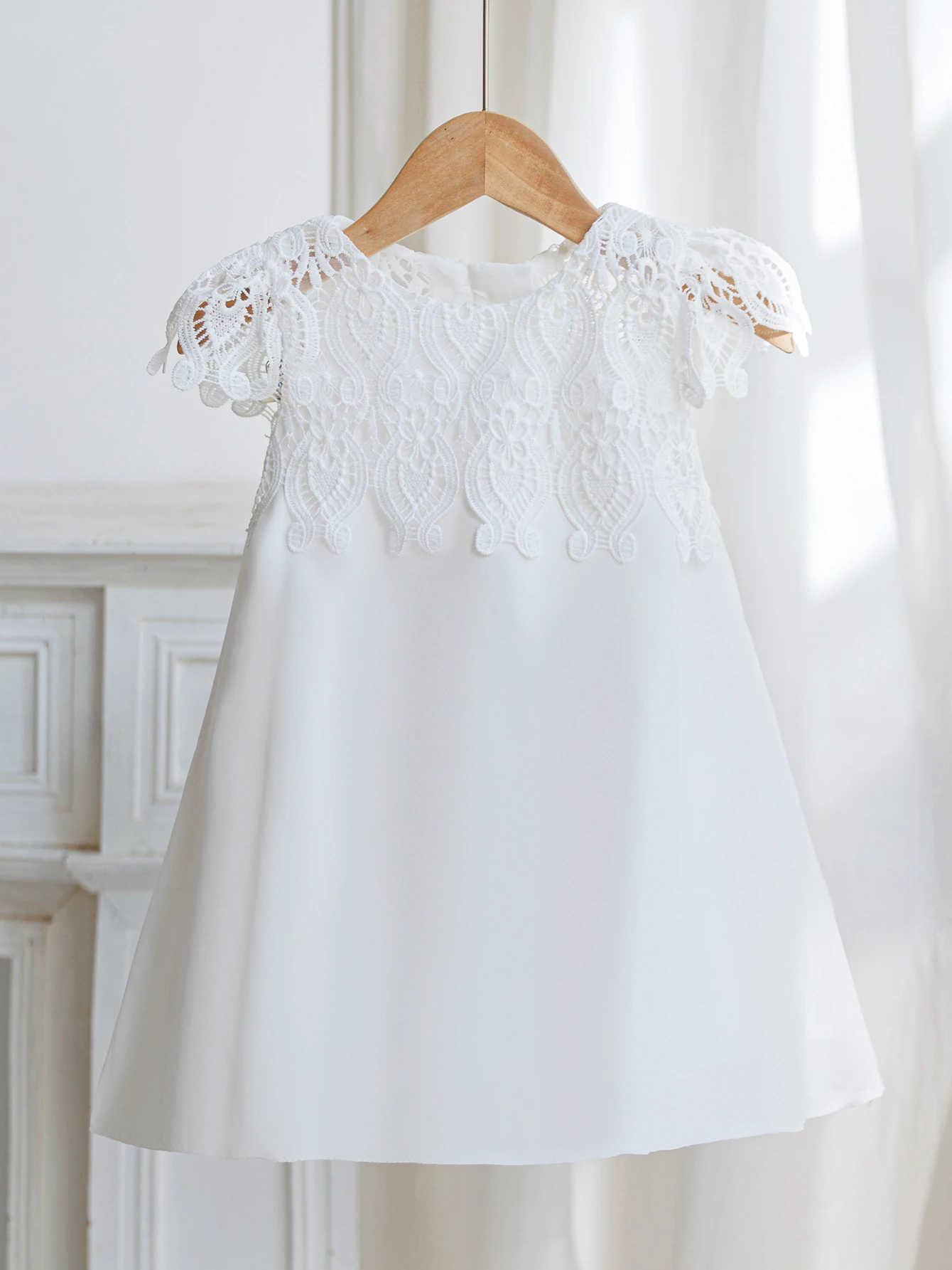 Young Girls Cute and Elegant Princess Dress Little Girl White Silk Crepe Evening Gown with Lace Wedding Flower Peddler Dress