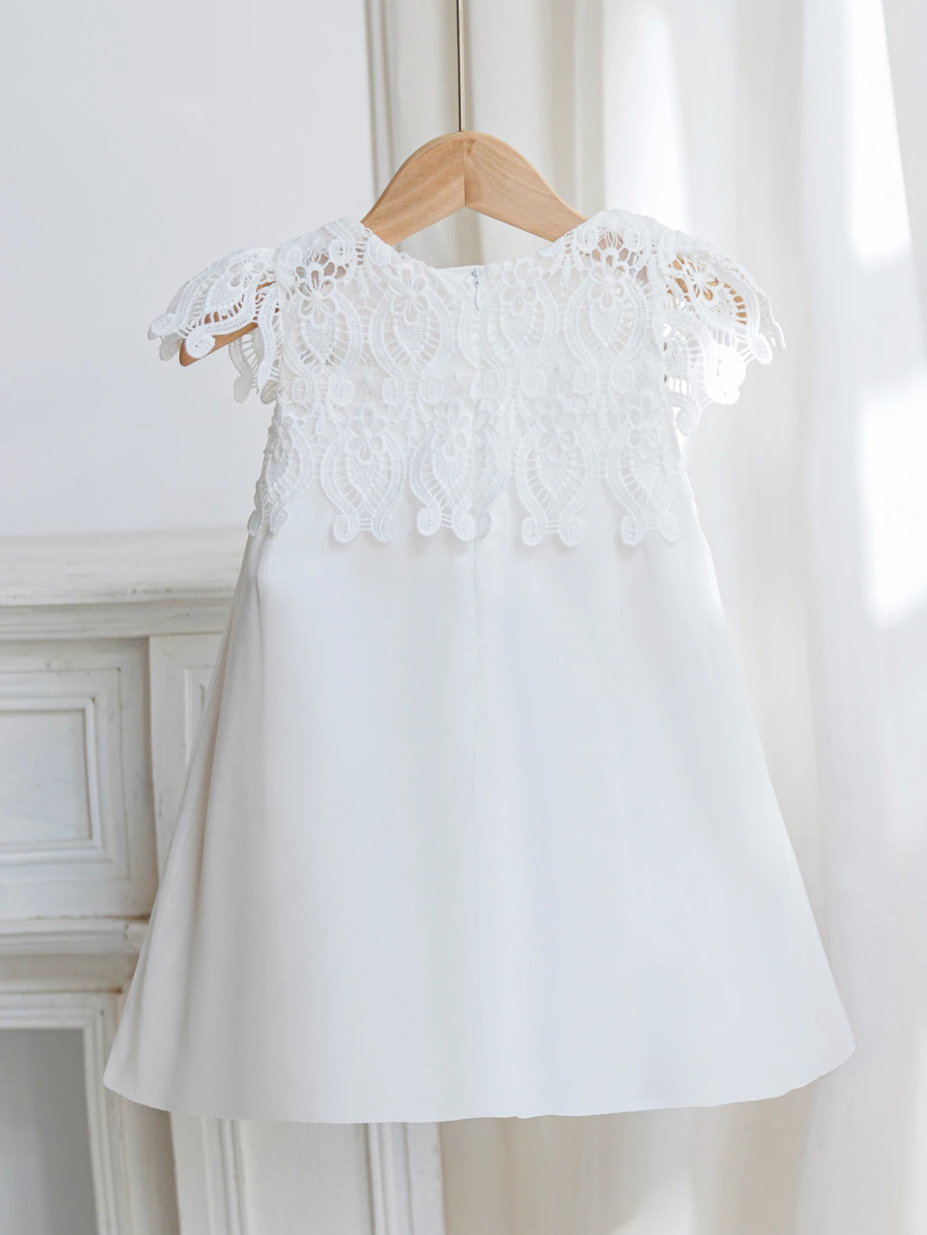 Young Girls Cute and Elegant Princess Dress Little Girl White Silk Crepe Evening Gown with Lace Wedding Flower Peddler Dress