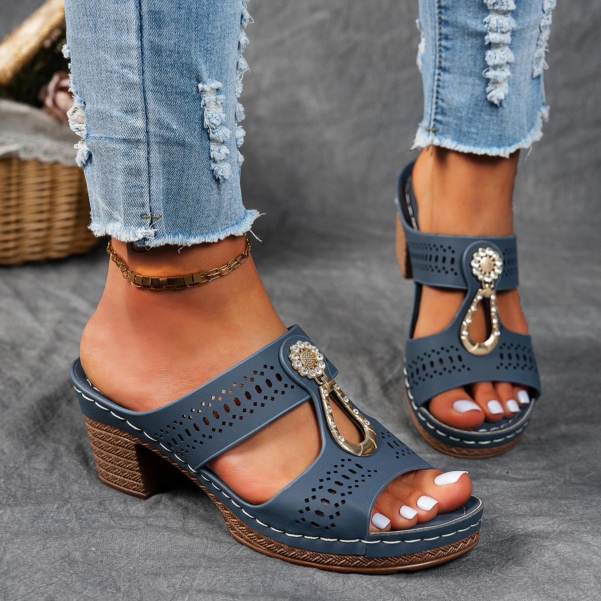 Women's Summer New Simple and Comfortable High Heels Sandals Rhinestone Decorate Slip on Fish Mouth Chunky Heel Beach Slippers
