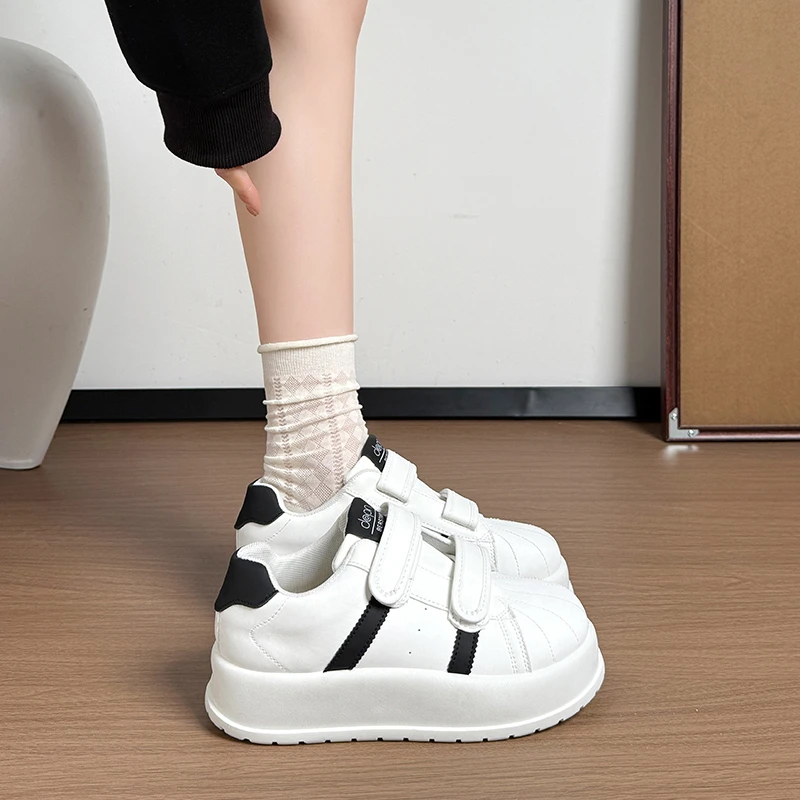 Spring /Autumn Elegant and Sexy Thick Soled Sports and Leisure Shoes Fashionable and Best Selling New Comfortable Women's Shoes