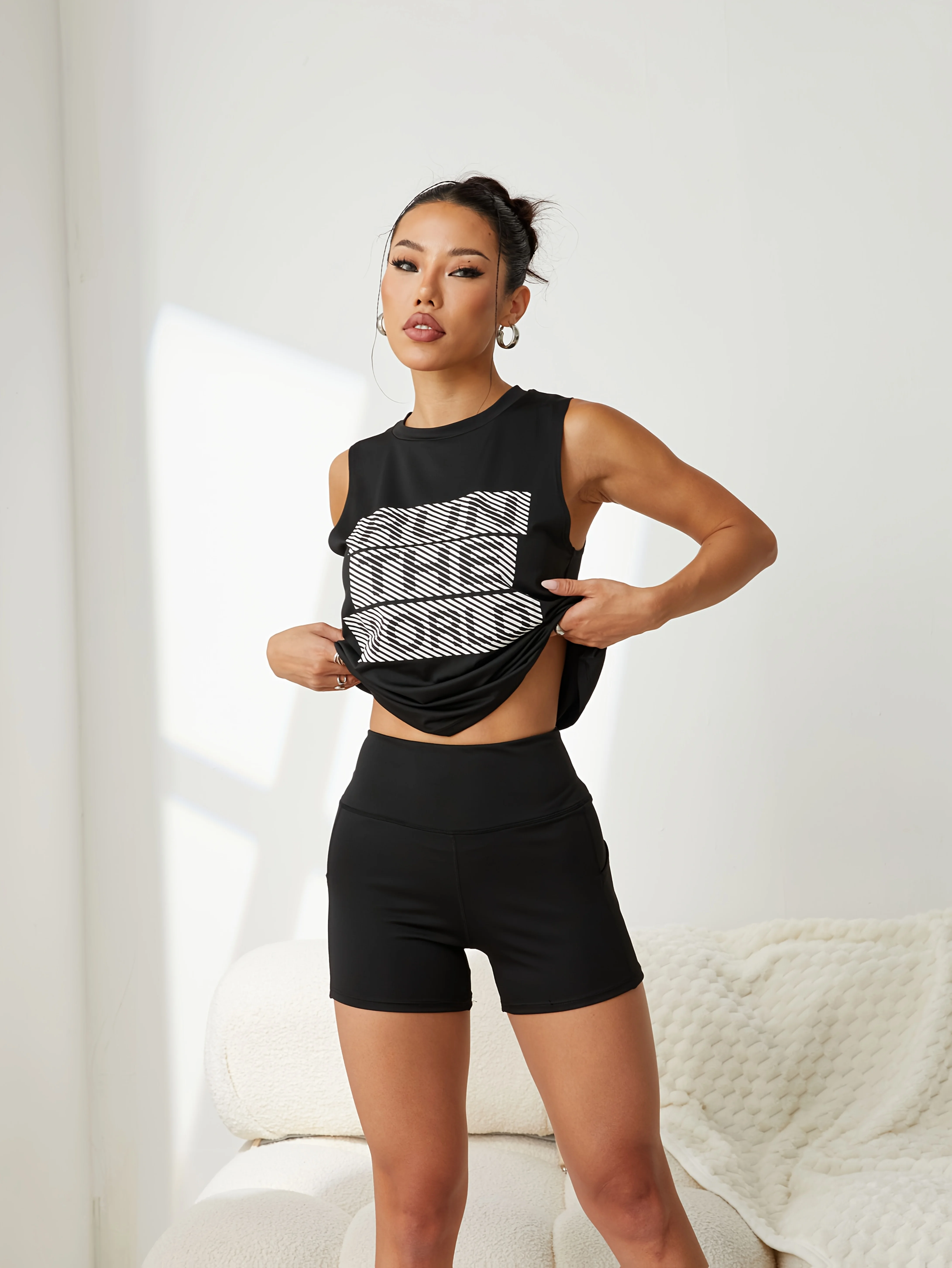 Women's 3-Point Sports Shorts High Waist Slim Fit Yoga Workout Running Shorts Sexy Slimming No Camel Toe with Pocket