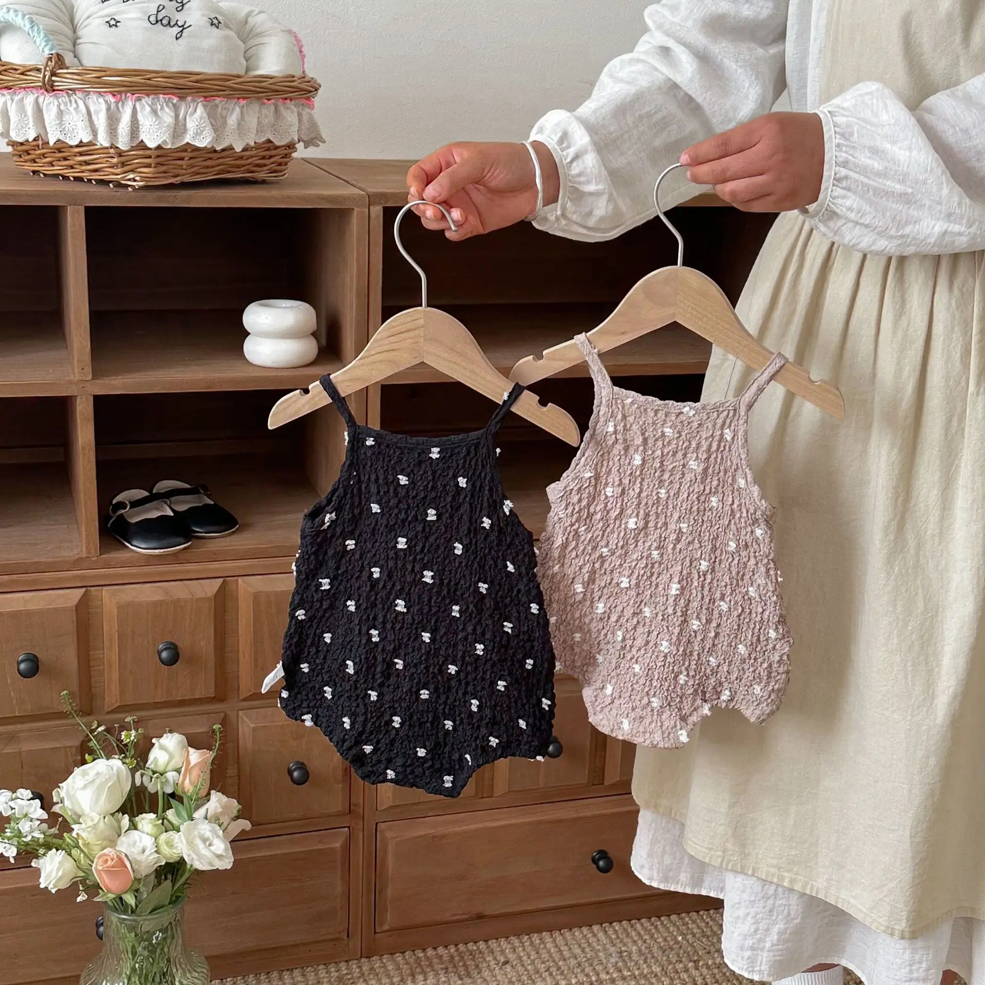 3-24M Summer Cute Baby Cami Bodysuit Cotton Spotted Fabric Sleeveless One Piece Clothes for Girls Black Infant Romper