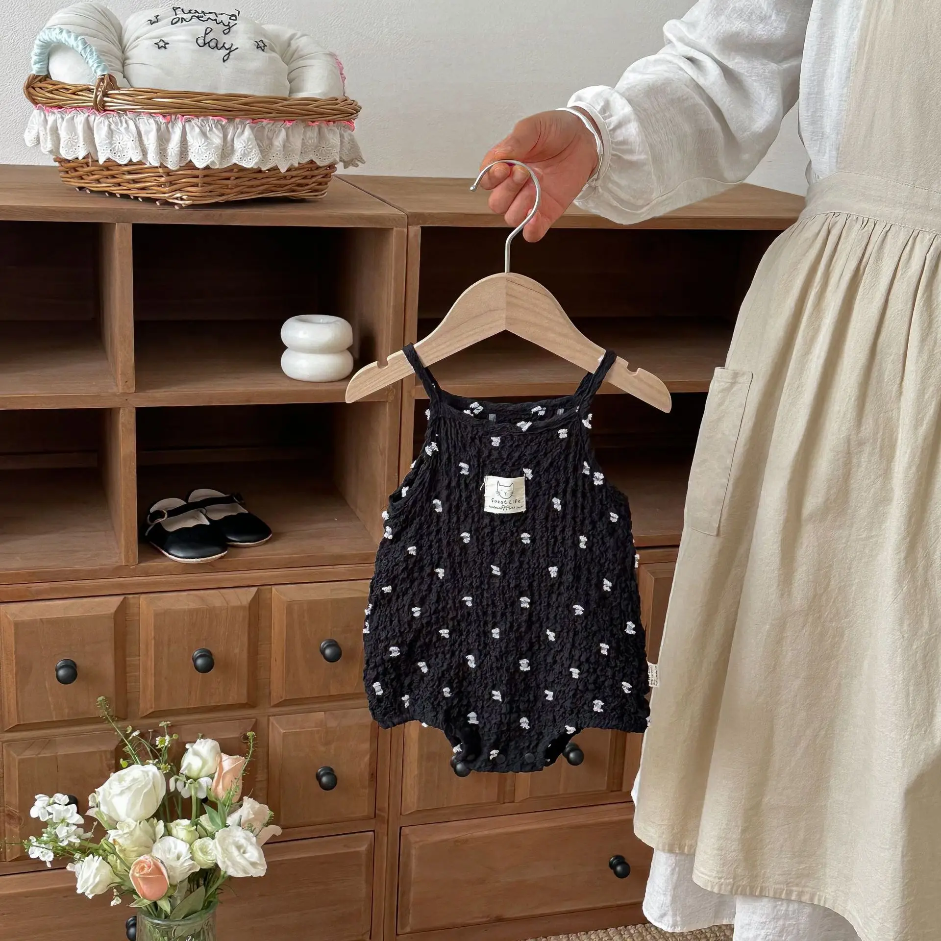 3-24M Summer Cute Baby Cami Bodysuit Cotton Spotted Fabric Sleeveless One Piece Clothes for Girls Black Infant Romper