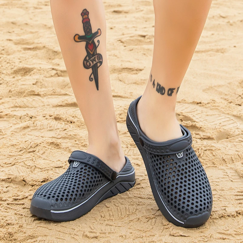 Comfortable Men Pool Sandals Summer Outdoor Beach Shoes Men Slip on Garden Clogs Casual Water Shower Slippers Men Zapatos