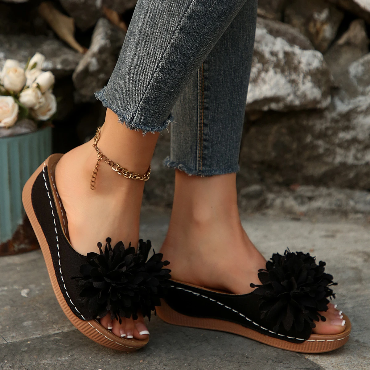 New Summer Women's Flower Decoration Wedge Sandals Open Toe Slip-On Comfortable Breathable Casual Outdoor Shoes Non-Slip Sole