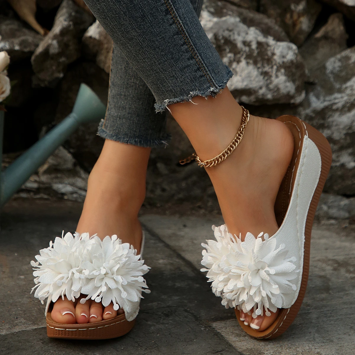 New Summer Women's Flower Decoration Wedge Sandals Open Toe Slip-On Comfortable Breathable Casual Outdoor Shoes Non-Slip Sole