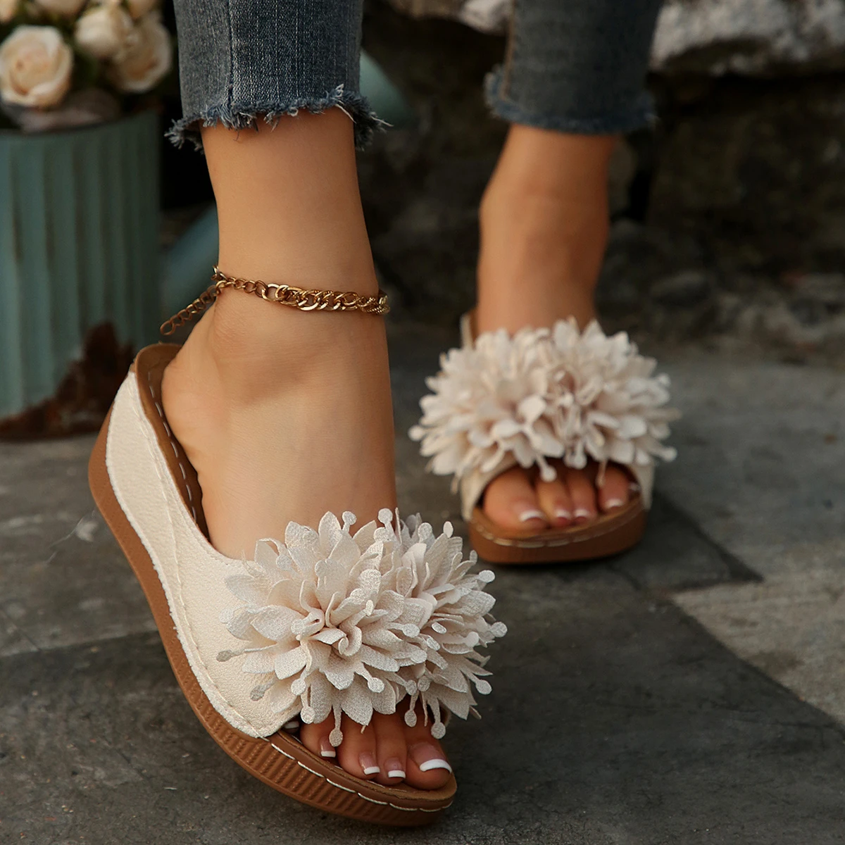 New Summer Women's Flower Decoration Wedge Sandals Open Toe Slip-On Comfortable Breathable Casual Outdoor Shoes Non-Slip Sole