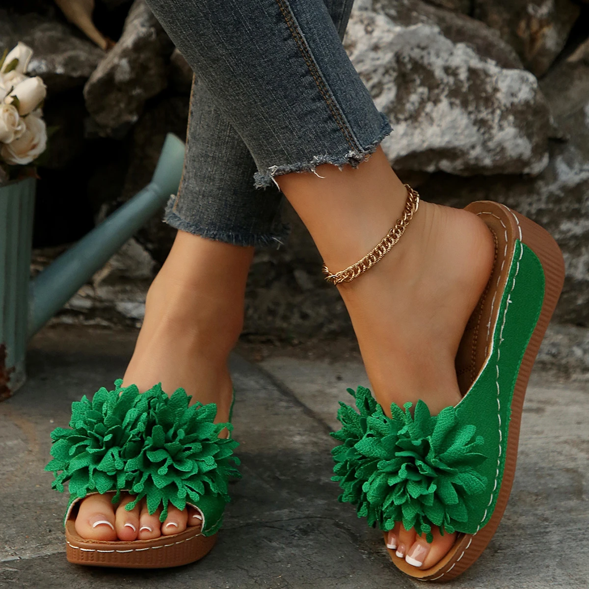 New Summer Women's Flower Decoration Wedge Sandals Open Toe Slip-On Comfortable Breathable Casual Outdoor Shoes Non-Slip Sole