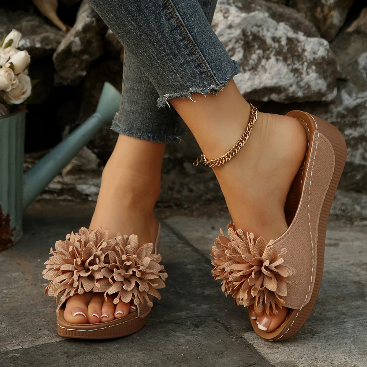 New Summer Women's Flower Decoration Wedge Sandals Open Toe Slip-On Comfortable Breathable Casual Outdoor Shoes Non-Slip Sole