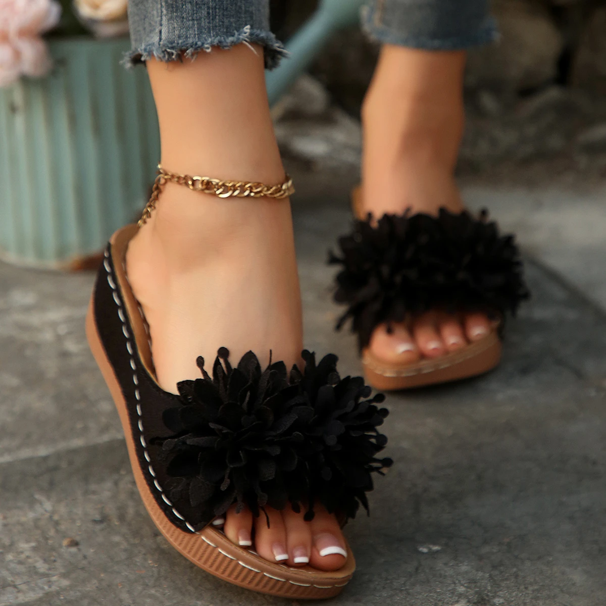 New Summer Women's Flower Decoration Wedge Sandals Open Toe Slip-On Comfortable Breathable Casual Outdoor Shoes Non-Slip Sole