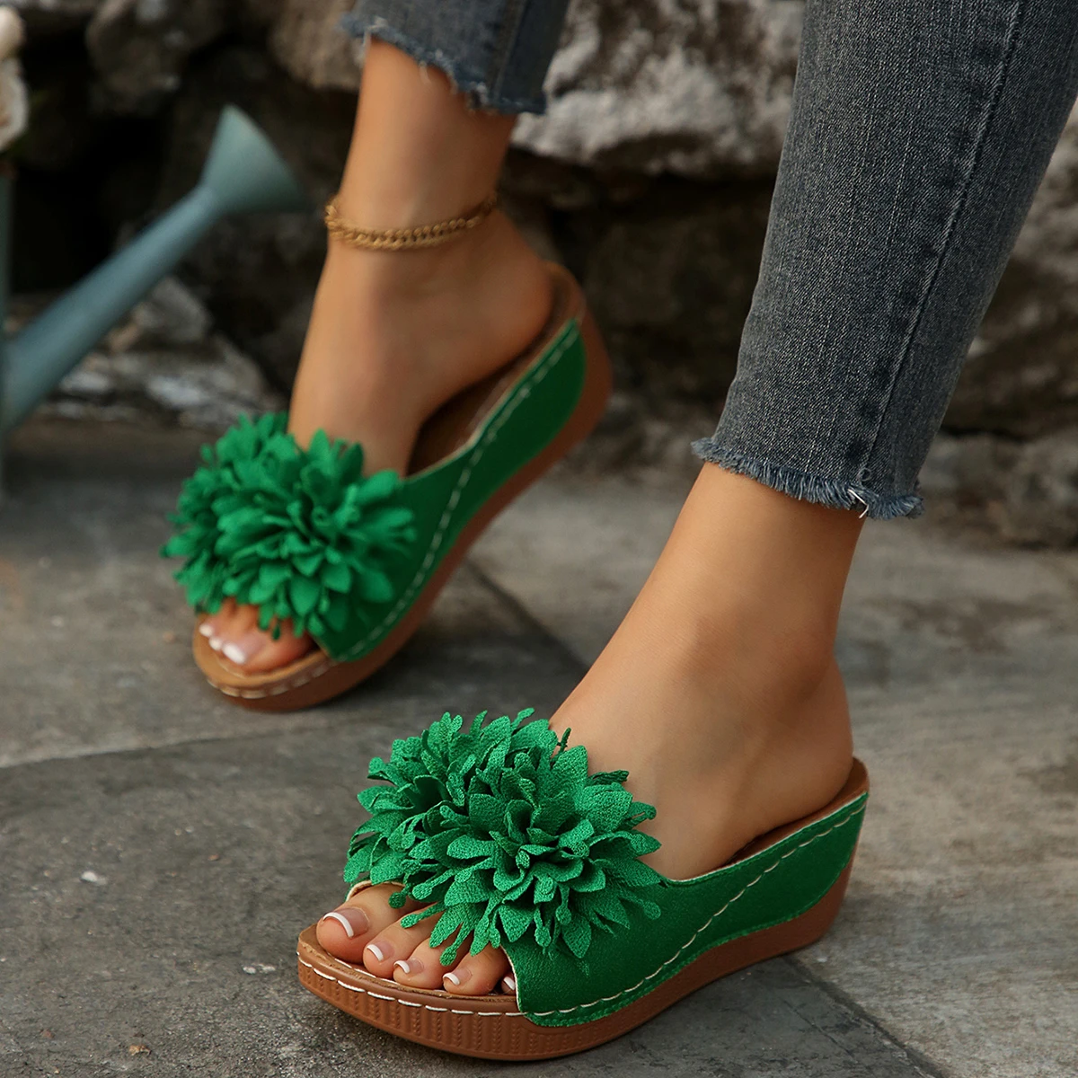 New Summer Women's Flower Decoration Wedge Sandals Open Toe Slip-On Comfortable Breathable Casual Outdoor Shoes Non-Slip Sole