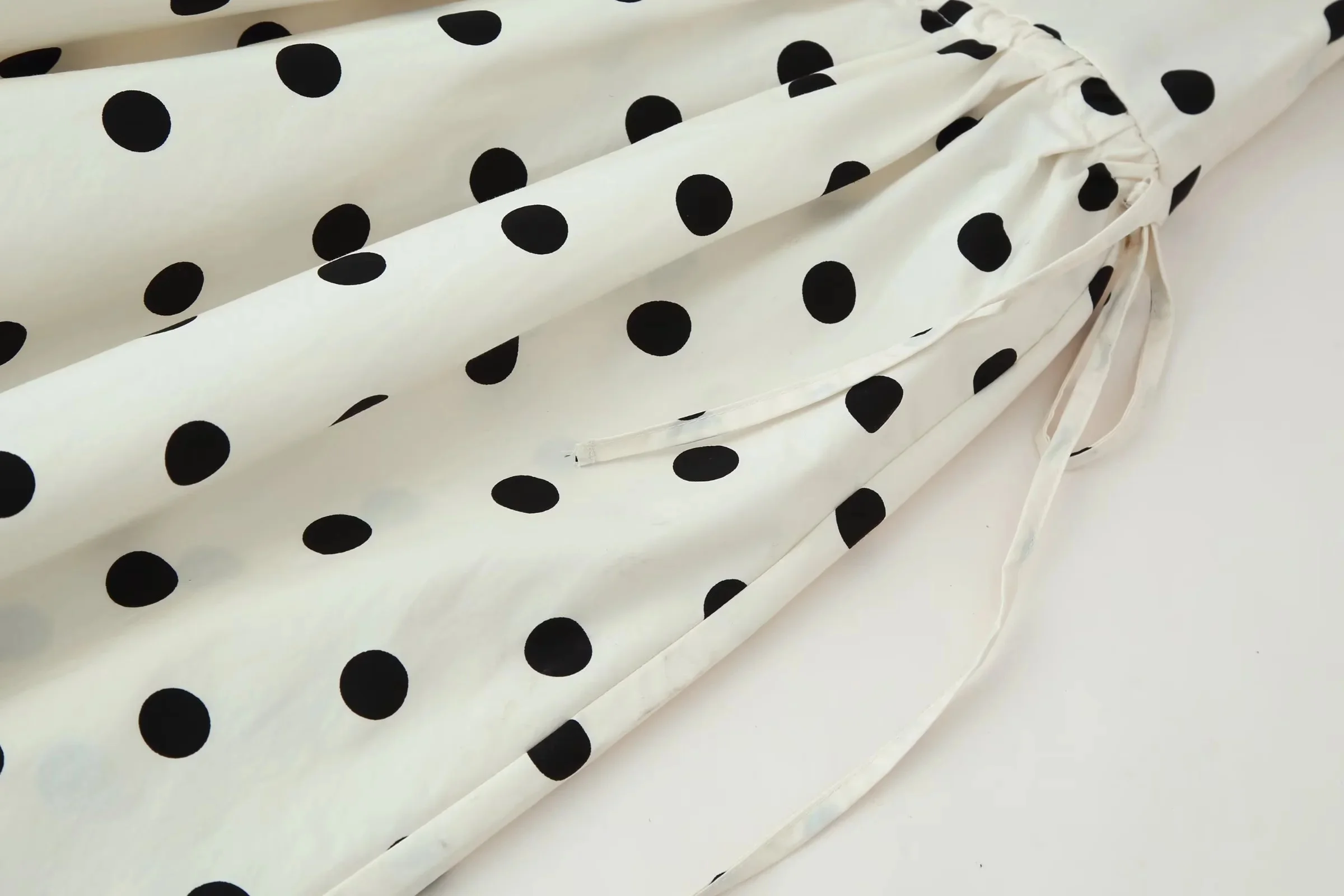 KONDALA Lady Polka Dot Asymmetric Skirt New 2026 Summer Trendy Vacation Midi Skirt Women Elegant Chic Casual Irregular Hem Skirt