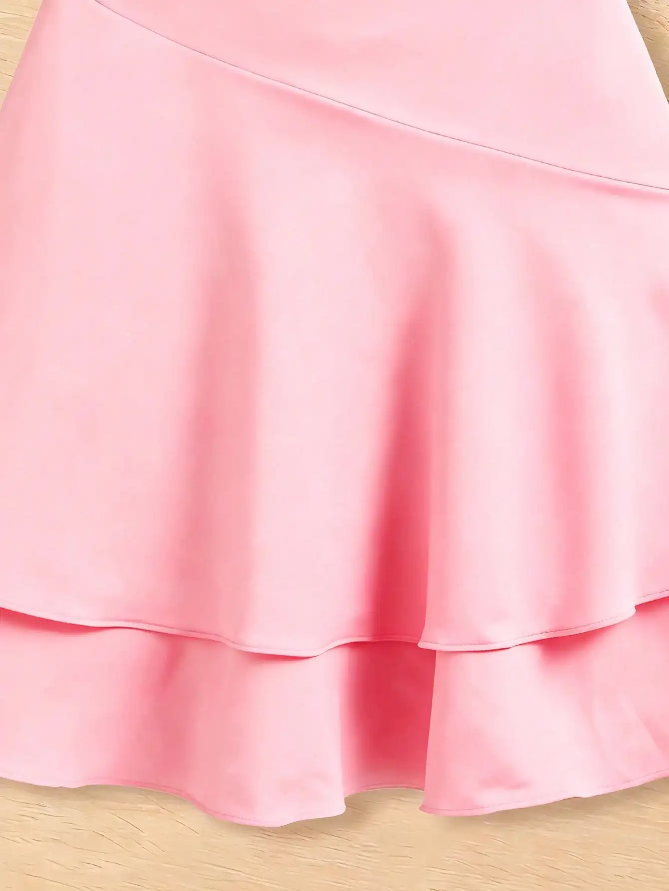2026 girls' fashionable dress with waist cinching and slimming effect, backless cross tie dress, children's clothing 1