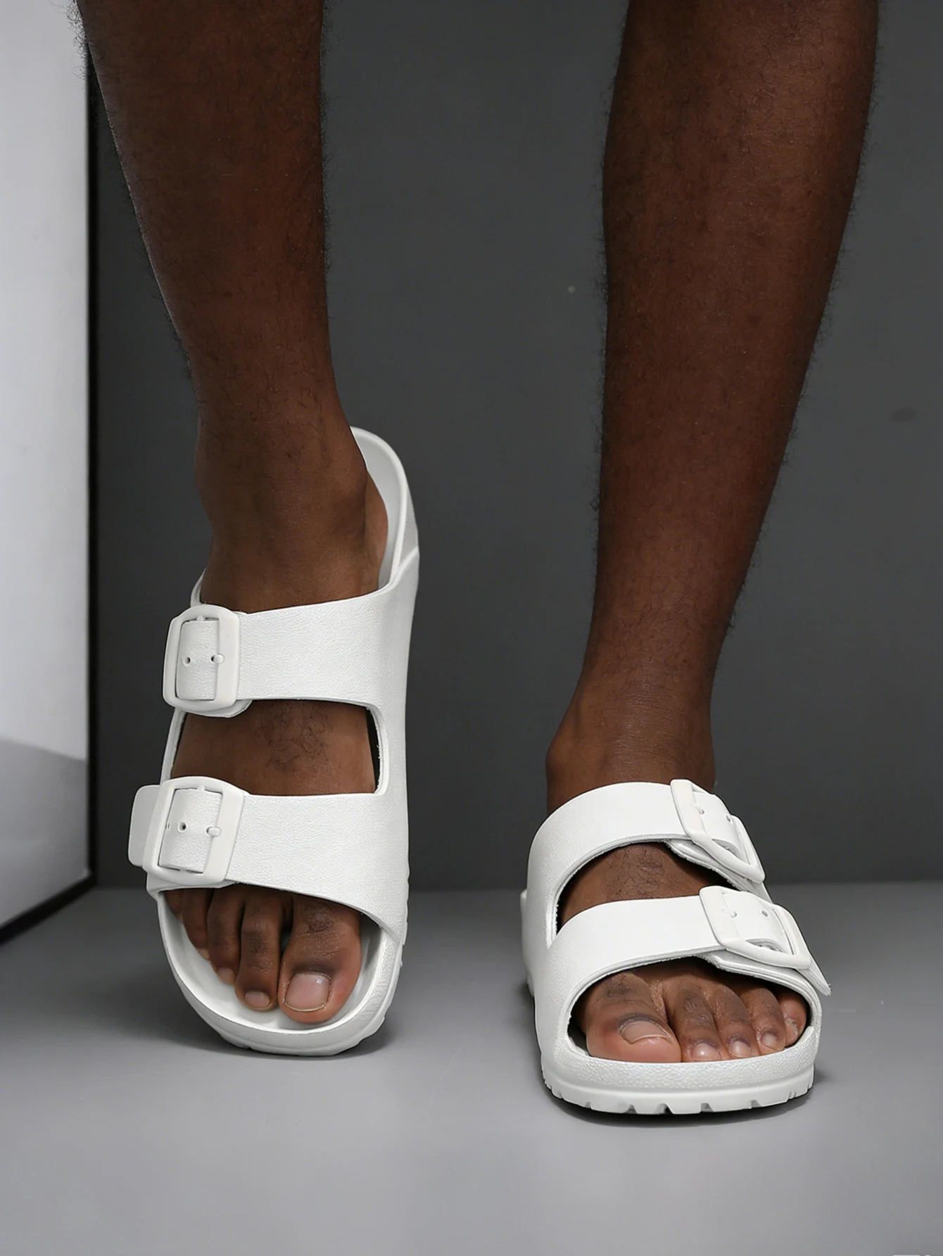Summer Men's Casual Simple Solid Color Eva One-Piece Adjustable Buckle Double-Strap Plastic Slip-On Flat Adjustable Beach Sandals Suitable for Home and Outdoor Use
