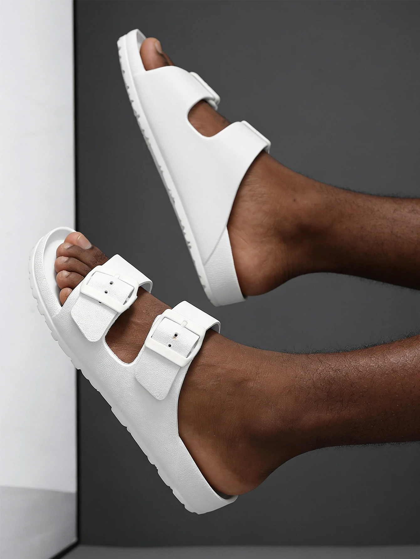 Summer Men's Casual Simple Solid Color Eva One-Piece Adjustable Buckle Double-Strap Plastic Slip-On Flat Adjustable Beach Sandals Suitable for Home and Outdoor Use