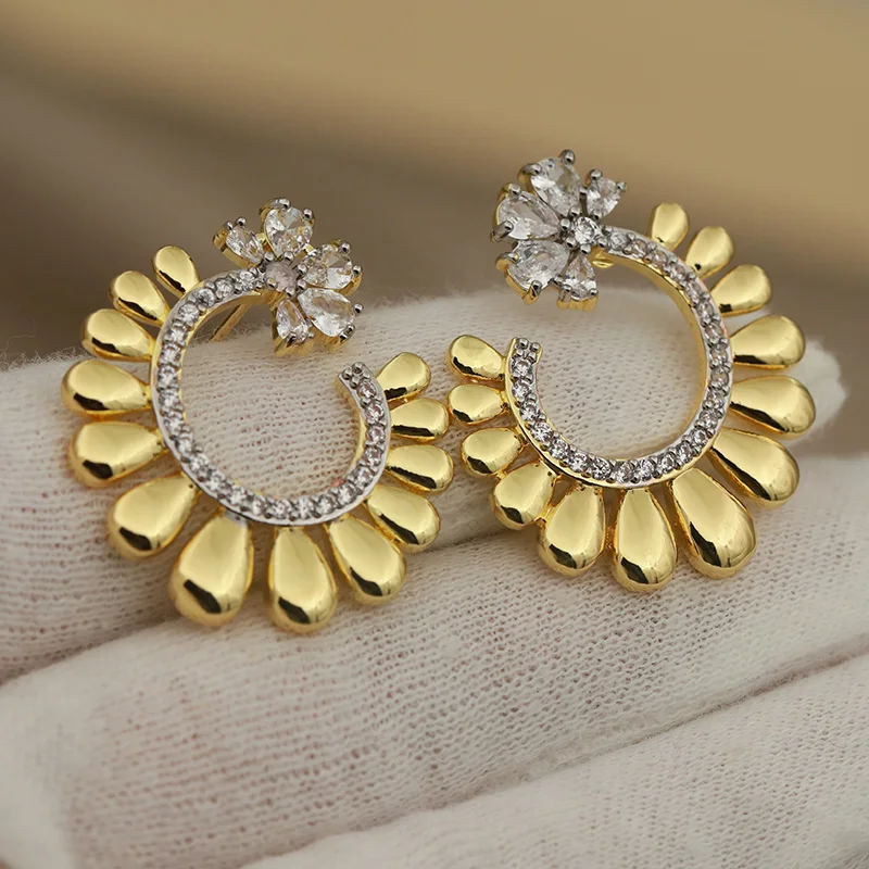 New Sight Design Metal Waterdrop Stud Earrings for Women Fashion Brand Jewelry Delicate Crystal Flower Earrings
