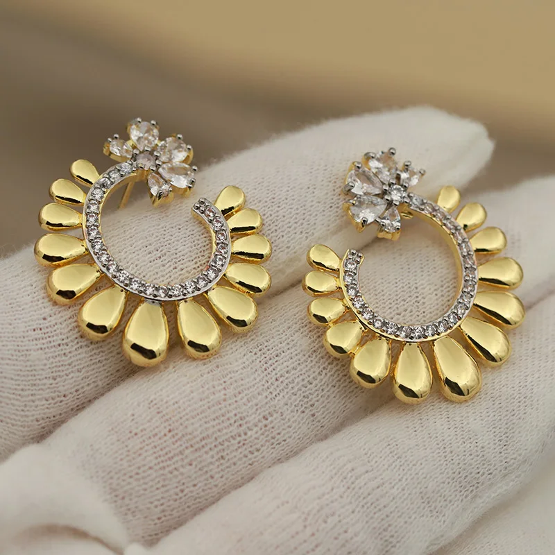 New Sight Design Metal Waterdrop Stud Earrings for Women Fashion Brand Jewelry Delicate Crystal Flower Earrings