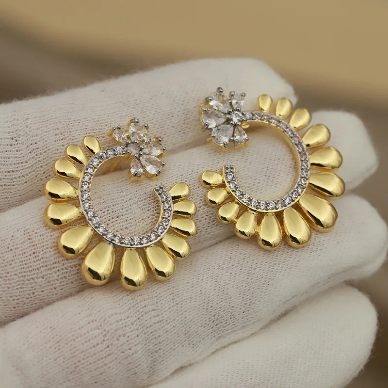New Sight Design Metal Waterdrop Stud Earrings for Women Fashion Brand Jewelry Delicate Crystal Flower Earrings