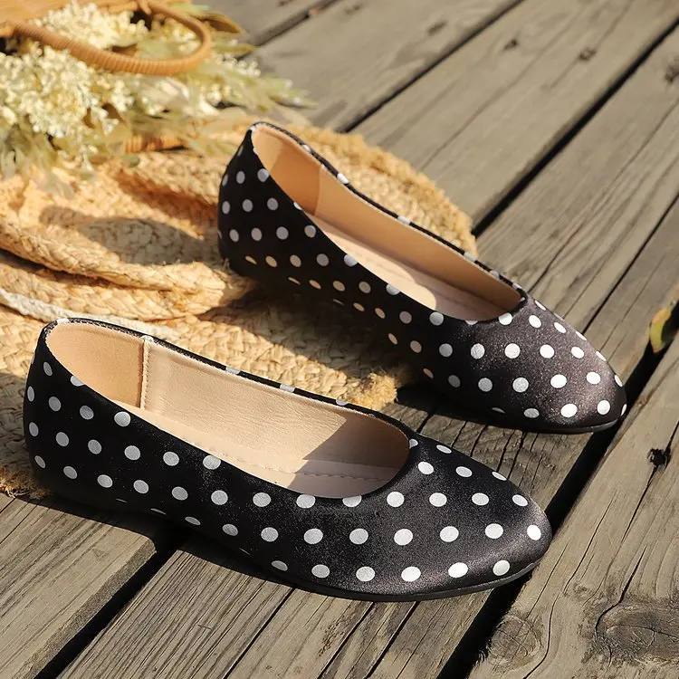 Women's Polka Dot Ballet Flats Slip on Round Toe Casual Shoes Comfortable Office Work Flats for Ladies