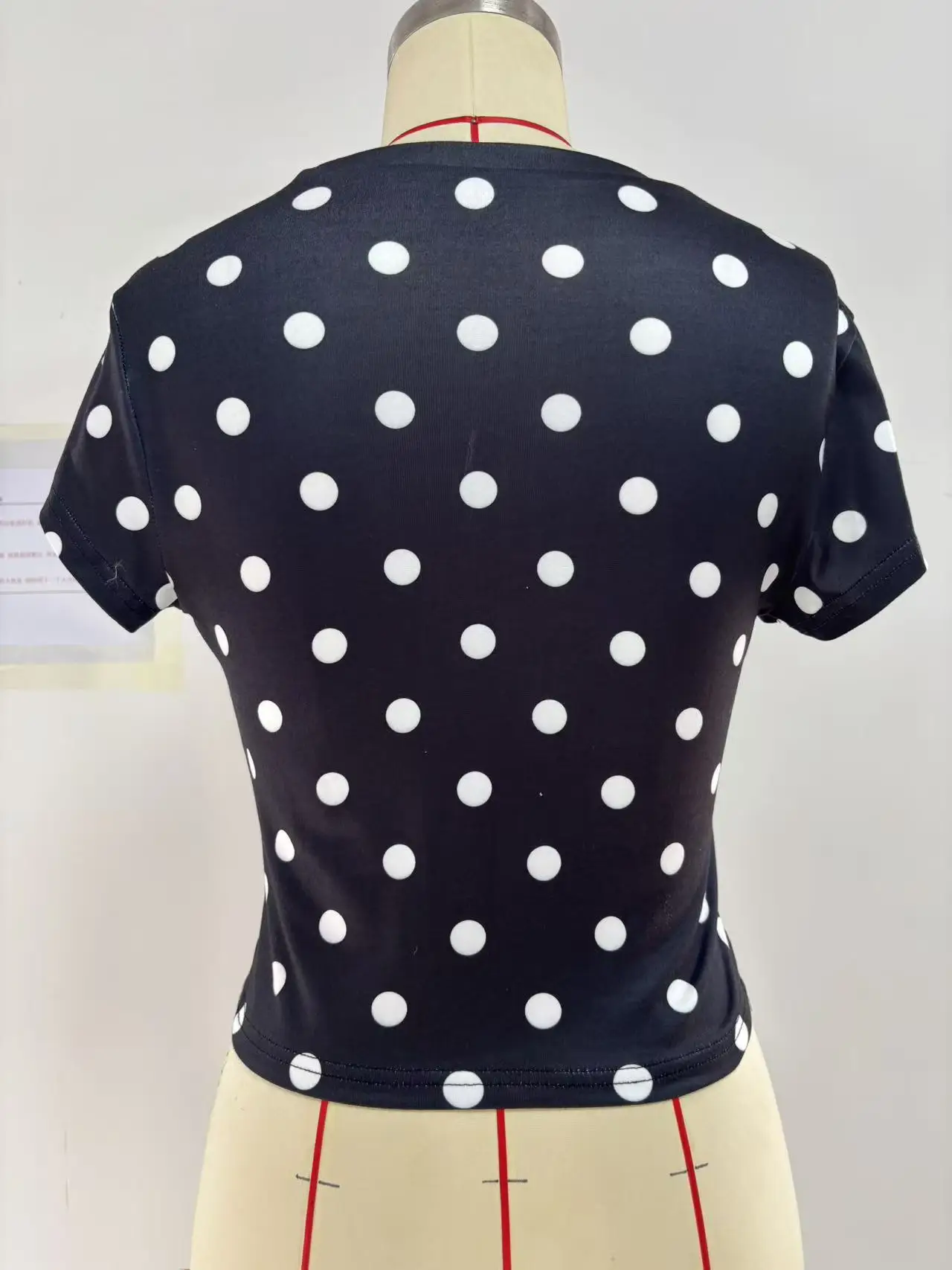 Vintage Polka Dot Short-sleeved T-shirt – Women’s Fitted Summer Casual T-shirt with A Round Neckline