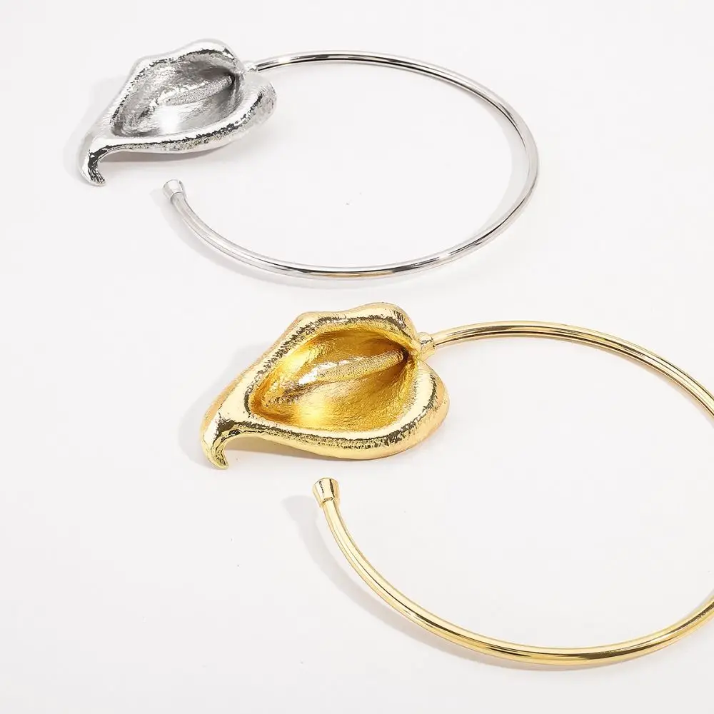 Simple Bohemian 3D Flower Metal Choker Leaf Gold Flower Necklace Adjustable Personalized Geometric Circular Collar Women