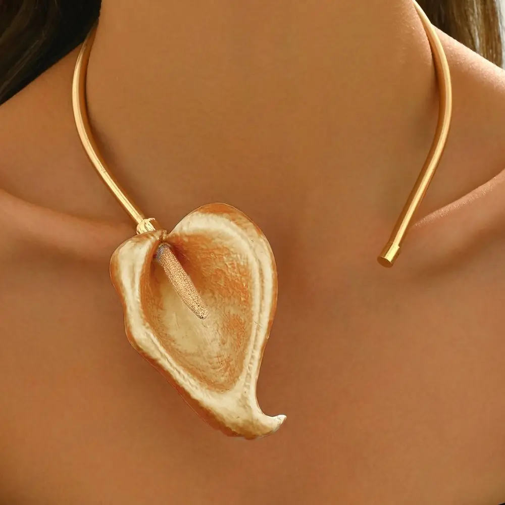 Simple Bohemian 3D Flower Metal Choker Leaf Gold Flower Necklace Adjustable Personalized Geometric Circular Collar Women