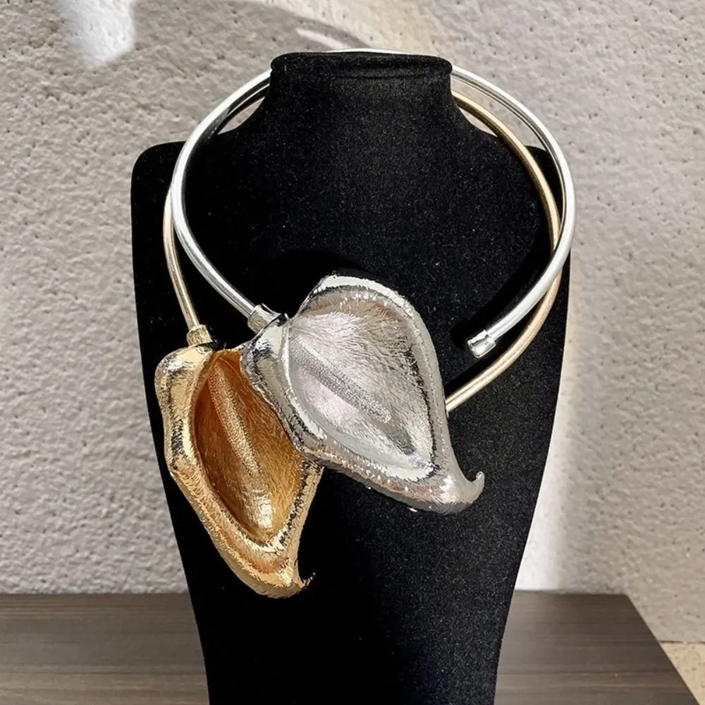 Simple Bohemian 3D Flower Metal Choker Leaf Gold Flower Necklace Adjustable Personalized Geometric Circular Collar Women