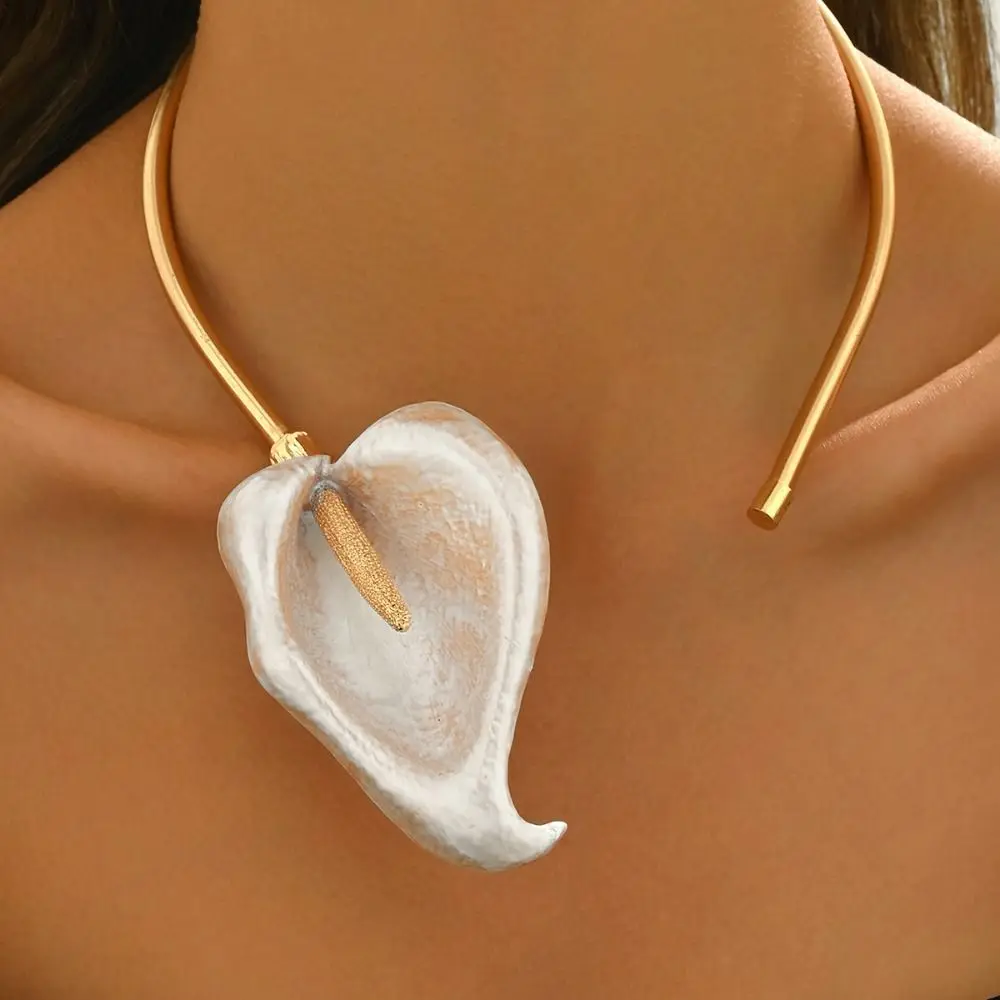 Simple Bohemian 3D Flower Metal Choker Leaf Gold Flower Necklace Adjustable Personalized Geometric Circular Collar Women