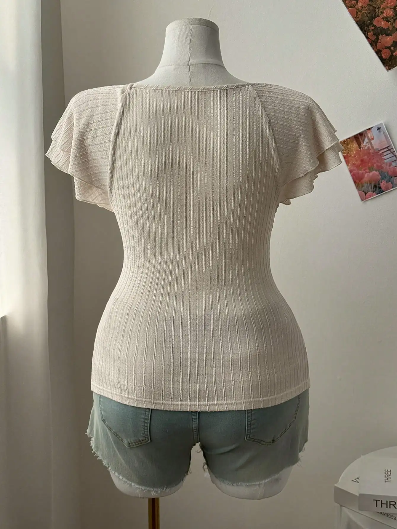 Plus Size Women's Ruffle Sleeve Scoop Neck Crop Top with Bow Detail