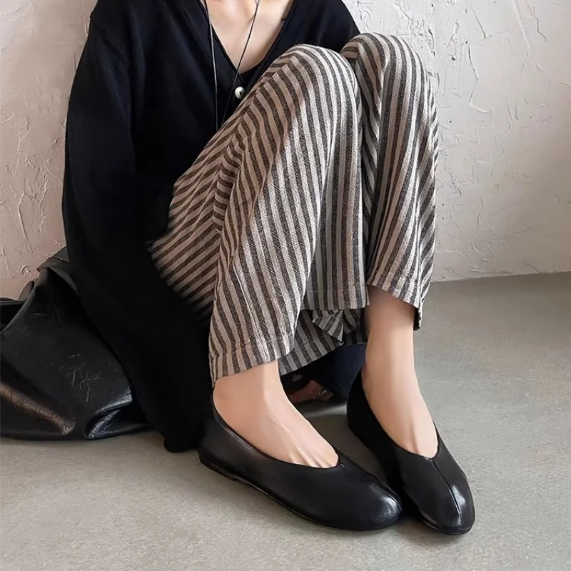 Soft Leather Casual Round-toe Flat Shoes for Ladies. 2026 Spring New Style. Simple and Comfortable for Daily Wear. Leather Shoes