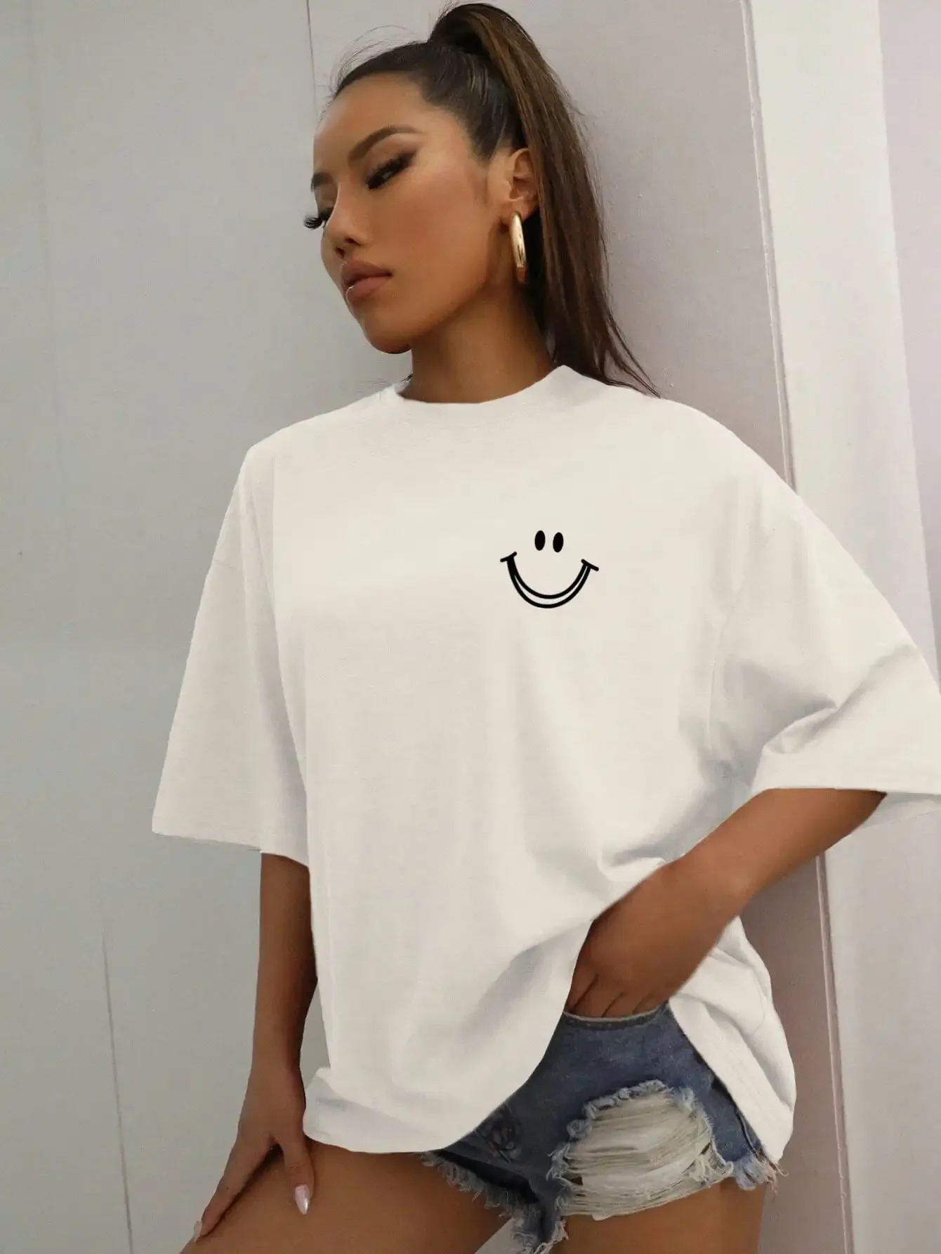 Women T-shirt Smiley Face Graphic Tees Summer Loose Black Short Sleeve O-Neck Casual Tops Streetwear Y2K Aesthetic