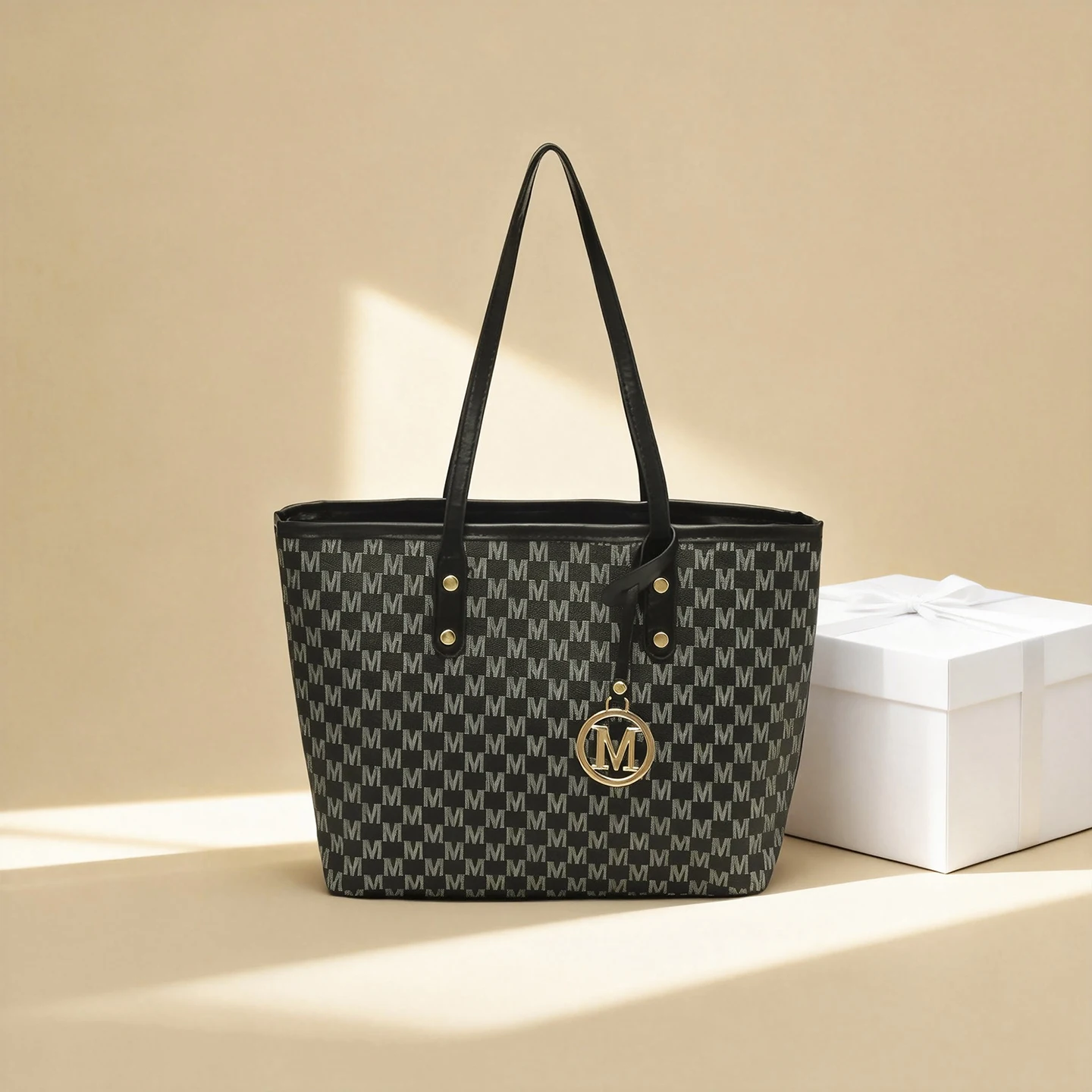Fashion M Letter Print Tote Bag PU Letter Pendant Large Capacity Handbag Water Resistant Shoulder Bag for Commuting Shopping