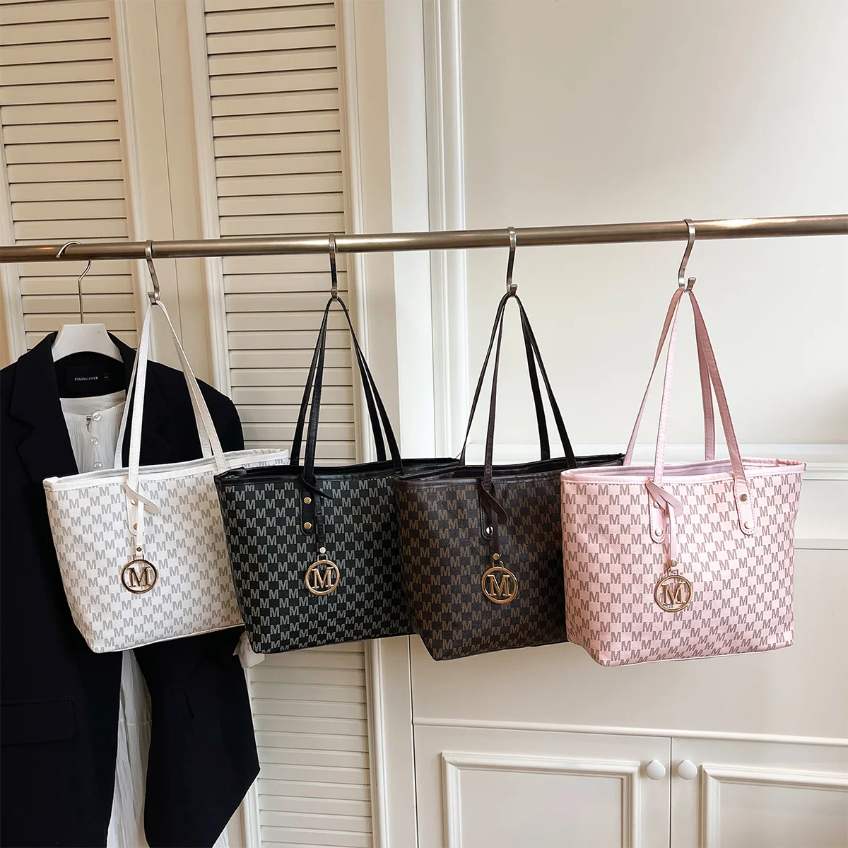 Fashion M Letter Print Tote Bag PU Letter Pendant Large Capacity Handbag Water Resistant Shoulder Bag for Commuting Shopping