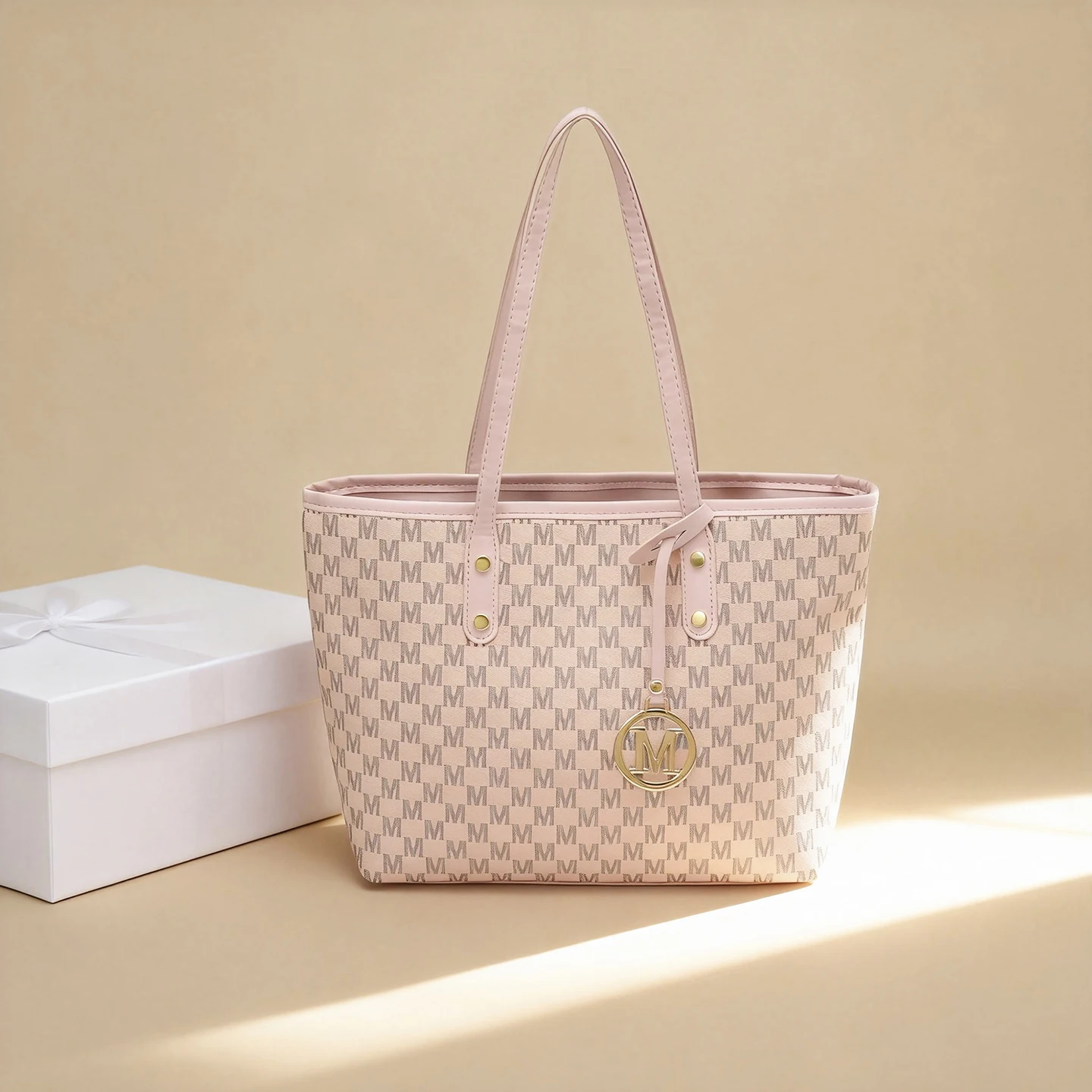 Fashion M Letter Print Tote Bag PU Letter Pendant Large Capacity Shoulder Bag Water Resistant handbag for Commuting shopping