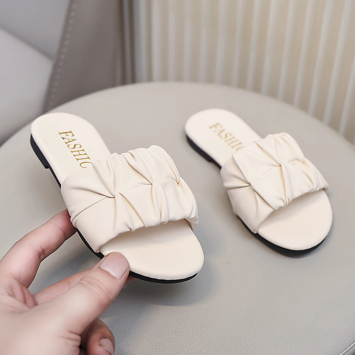 Fashion Summer Girls Pleated Slippers Fashion Children Flats Outdoor Kids Slippers Soft Anti-Slippery Kids Beach Slides Shoes