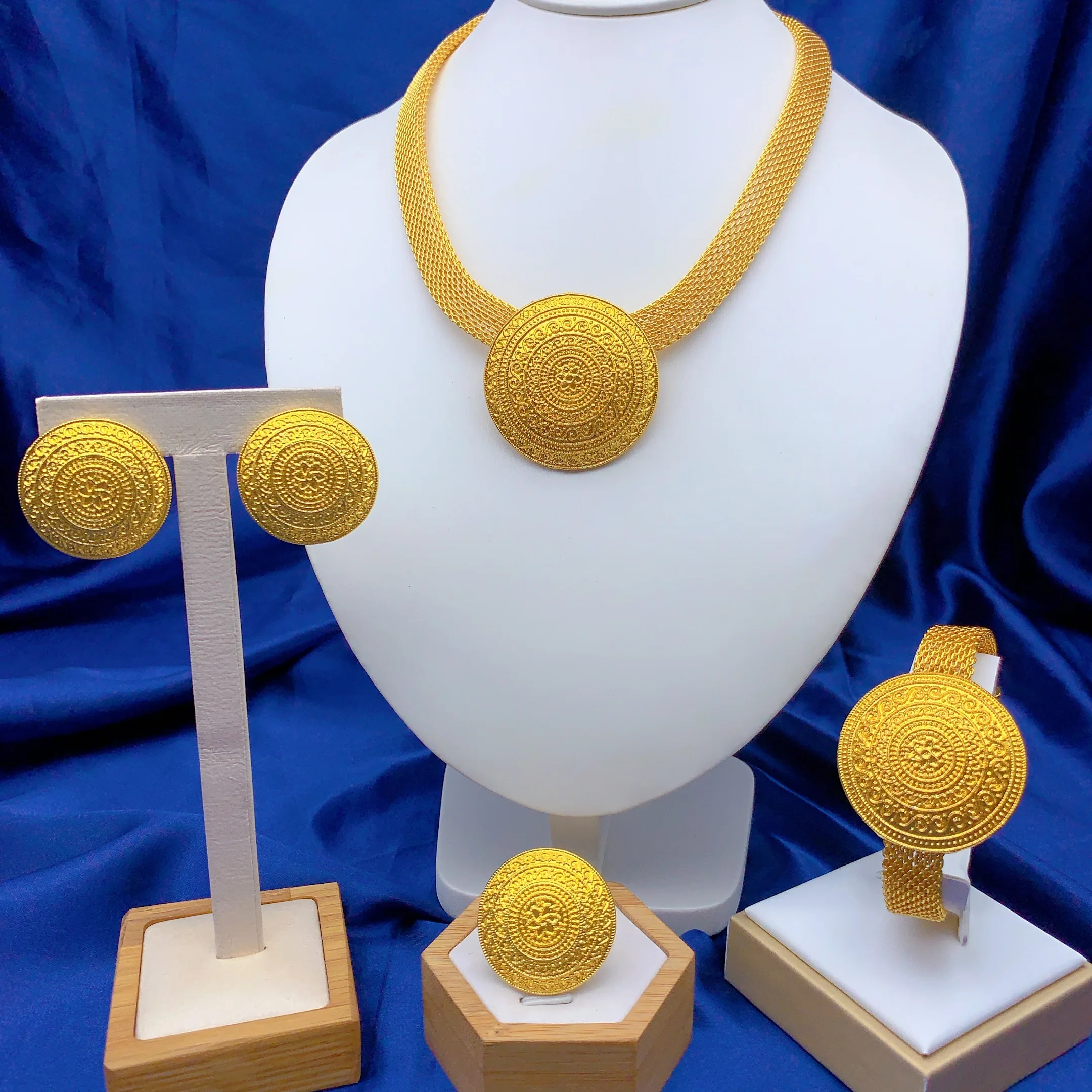 Round Pendant Dubai 24K Gold Plated Jewelry Set for Women Necklace Earrings Bracelet Ring African Bridal Wedding Party Gifts